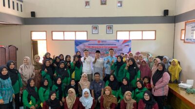 Dosen dan Mahasiswa STKIPMKu Laksanakan PKM Edukasi Stunting di Desa Gunungsari Kecamatan Cimahi